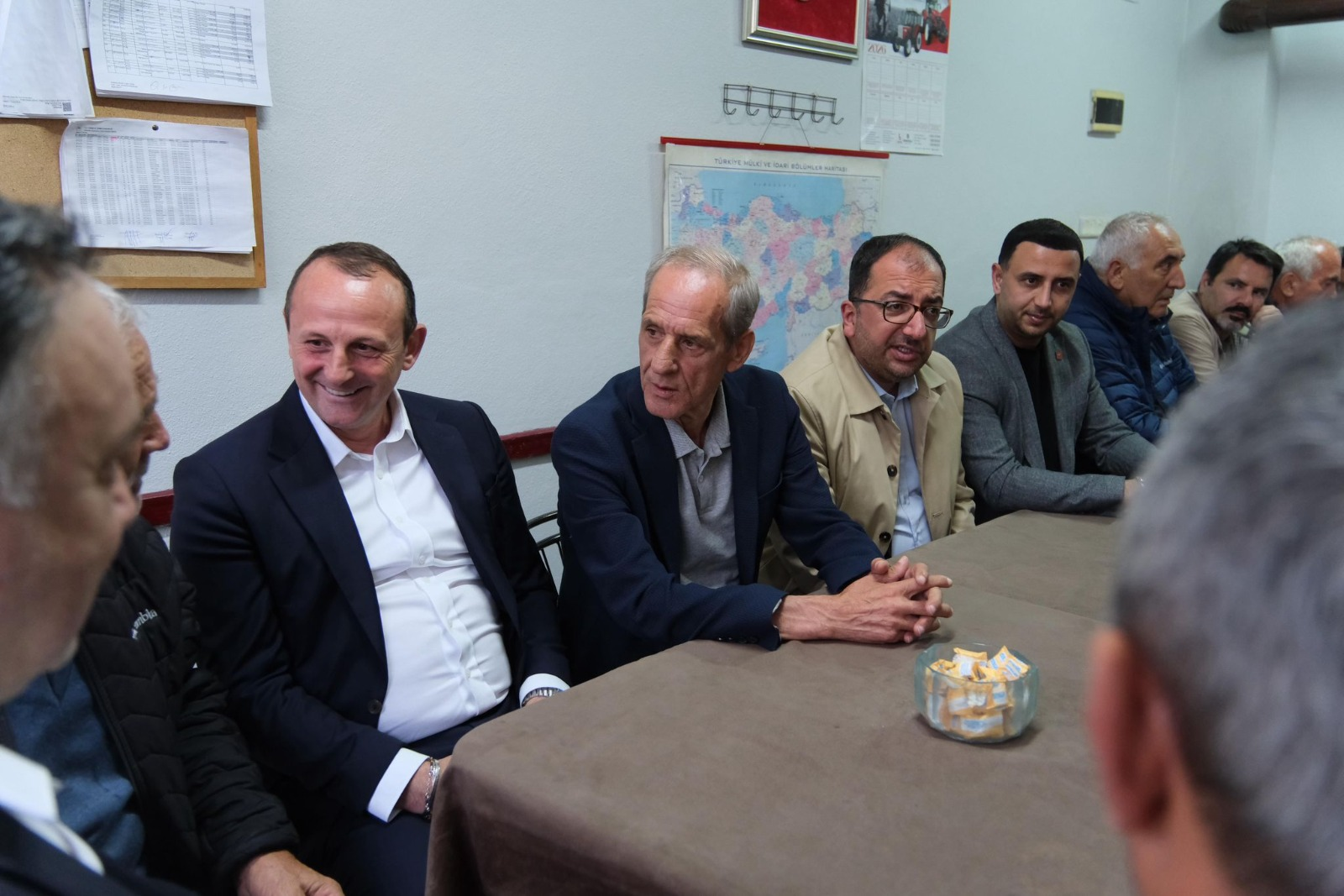 CHP’DEN ÇİFTLİKKÖY KÖYLERİNE SAHA ÇIKARMASI: “SORUNLARI YERİNDE DİNLİYOR, ÇÖZÜM İÇİN NOT ALIYORUZ”