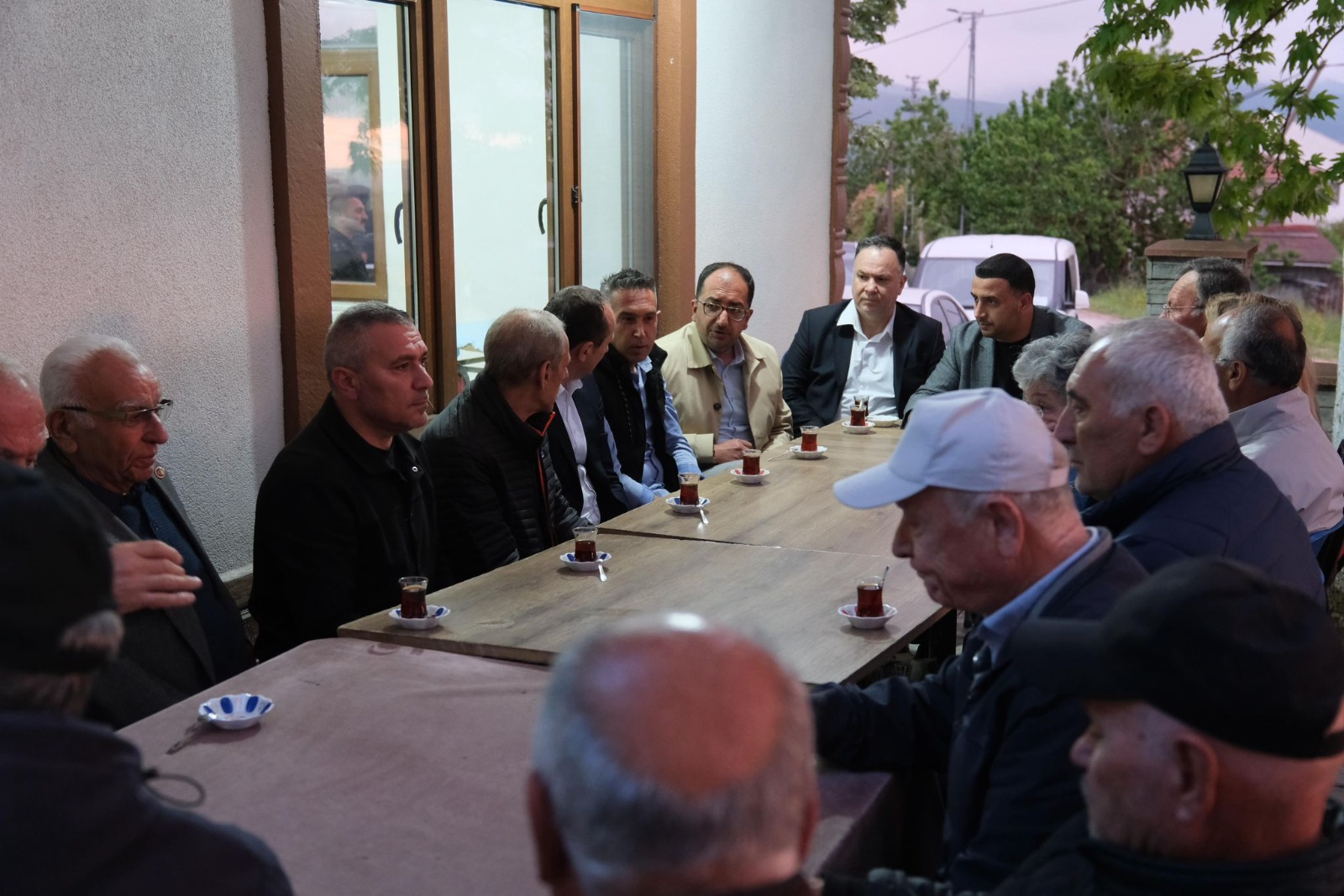 CHP’DEN ÇİFTLİKKÖY KÖYLERİNE SAHA ÇIKARMASI: “SORUNLARI YERİNDE DİNLİYOR, ÇÖZÜM İÇİN NOT ALIYORUZ”