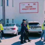 Yalova’da Göçmen Kaçakçılığı Operasyonu: 6 Aylık Takip Sonucu 3 Tutuklama 25 Yalova’da Göçmen Kaçakçılığı Operasyonu: 6 Aylık Takip Sonucu 3 Tutuklama