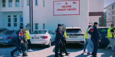 Yalova’da Göçmen Kaçakçılığı Operasyonu: 6 Aylık Takip Sonucu 3 Tutuklama 73 Yalova’da Göçmen Kaçakçılığı Operasyonu: 6 Aylık Takip Sonucu 3 Tutuklama