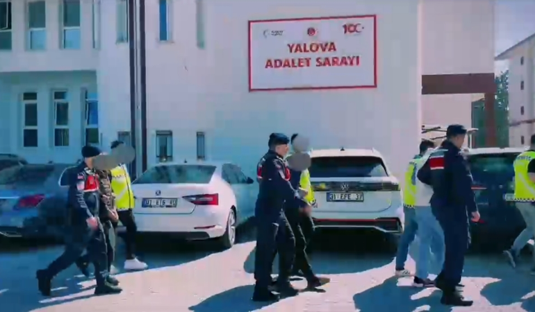Yalova’da Göçmen Kaçakçılığı Operasyonu: 6 Aylık Takip Sonucu 3 Tutuklama 6 Yalova’da Göçmen Kaçakçılığı Operasyonu: 6 Aylık Takip Sonucu 3 Tutuklama