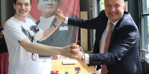 Çınarcık Belediye Başkanı Avni Kurt’tan 19 Mayıs Mesajı: “Türkiye’yi Aydınlık Yarınlara Taşıyacak Olan Gençlerdir”
