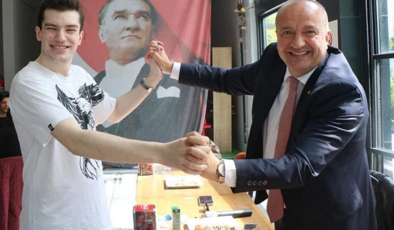 Çınarcık Belediye Başkanı Avni Kurt’tan 19 Mayıs Mesajı: “Türkiye’yi Aydınlık Yarınlara Taşıyacak Olan Gençlerdir”