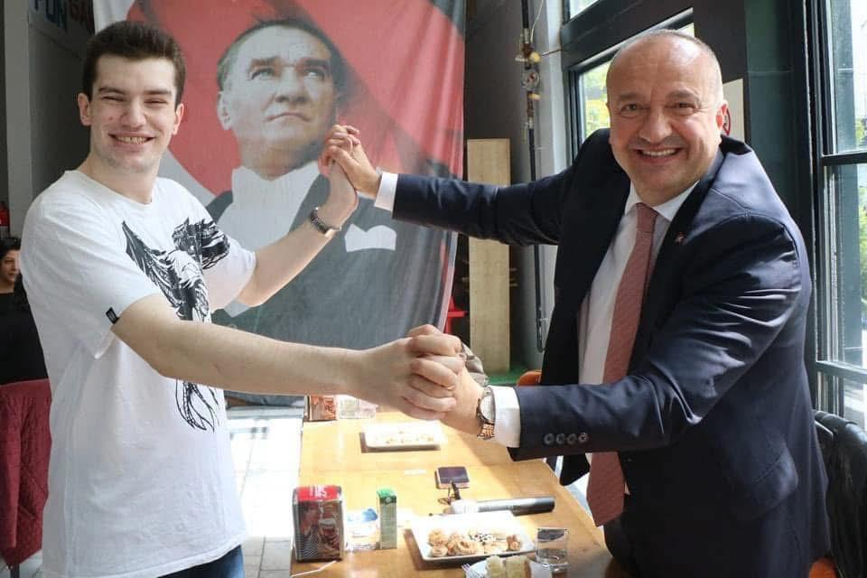 Çınarcık Belediye Başkanı Avni Kurt’tan 19 Mayıs Mesajı: “Türkiye’yi Aydınlık Yarınlara Taşıyacak Olan Gençlerdir”