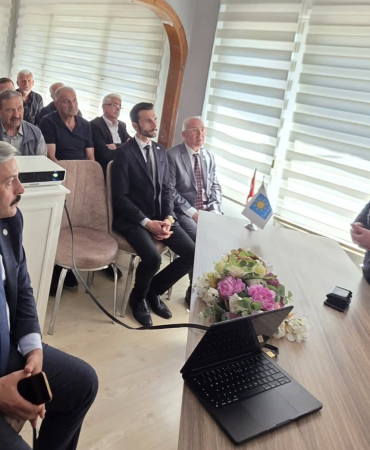 İYİ Parti Yalova Teşkilatı’ndan “Sahadan Sandığa” Hamlesi: Eğitim Programı ve Esnaf Ziyaretleriyle Güçlü Mesaj