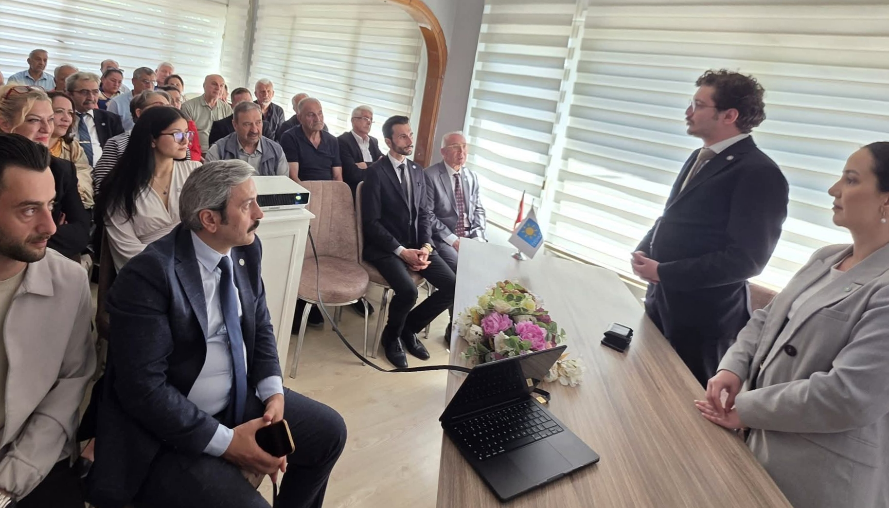 İYİ Parti Yalova Teşkilatı’ndan “Sahadan Sandığa” Hamlesi: Eğitim Programı ve Esnaf Ziyaretleriyle Güçlü Mesaj