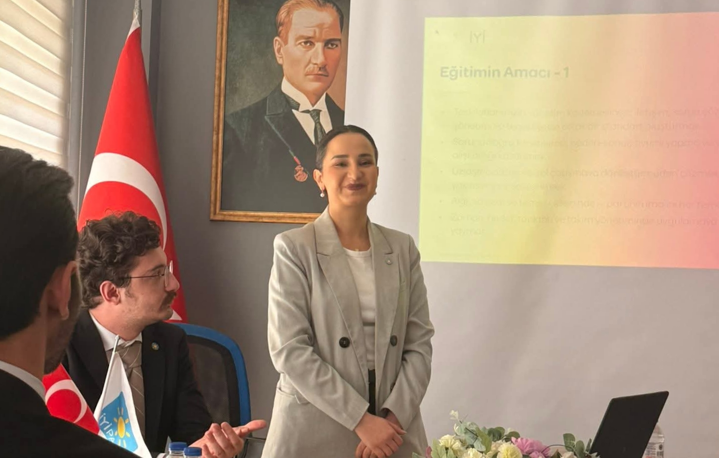 İYİ Parti Yalova Teşkilatı’ndan “Sahadan Sandığa” Hamlesi: Eğitim Programı ve Esnaf Ziyaretleriyle Güçlü Mesaj
