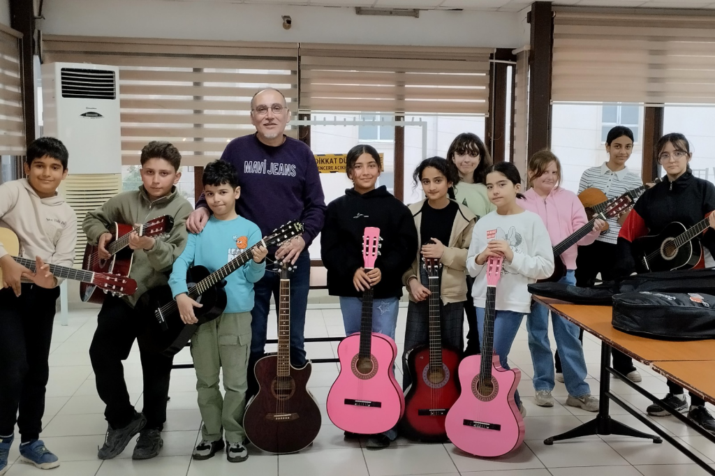 Çiftlikköy Belediyesi Ücretsiz Gitar Kursu Öğrencileri Yıl Sonu Konserinde Sahne Alacak