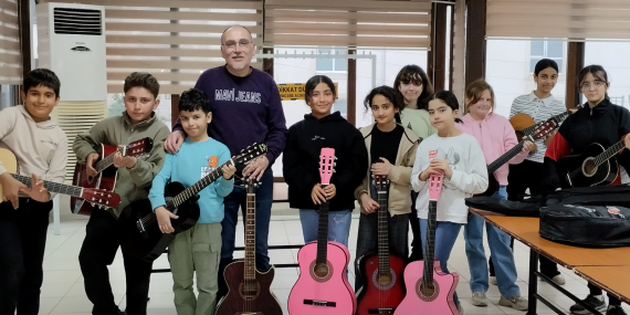 Çiftlikköy Belediyesi Ücretsiz Gitar Kursu Öğrencileri Yıl Sonu Konserinde Sahne Alacak