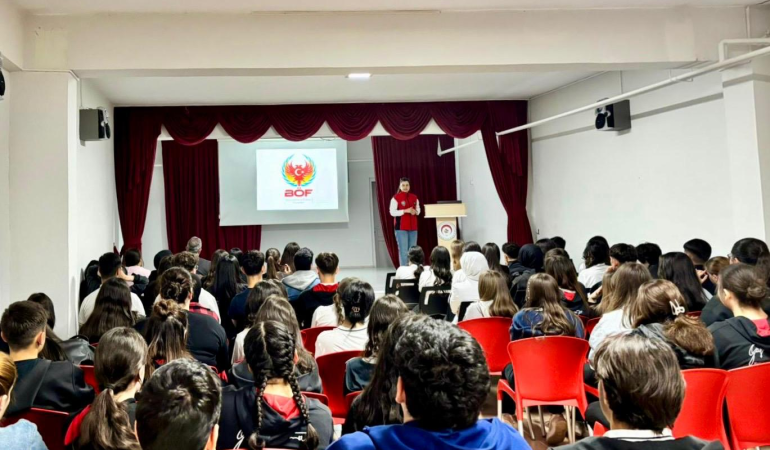 Yalova Emniyeti’nden Gençlere Terörle Mücadele Eğitimi 6 Yalova Emniyeti’nden Gençlere Terörle Mücadele Eğitimi