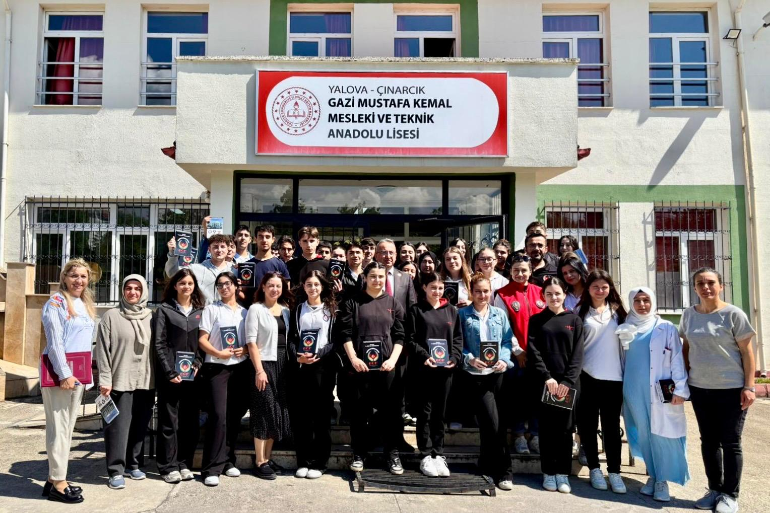 Yalova Emniyeti’nden Gençlere Terörle Mücadele Eğitimi 4 Yalova Emniyeti’nden Gençlere Terörle Mücadele Eğitimi