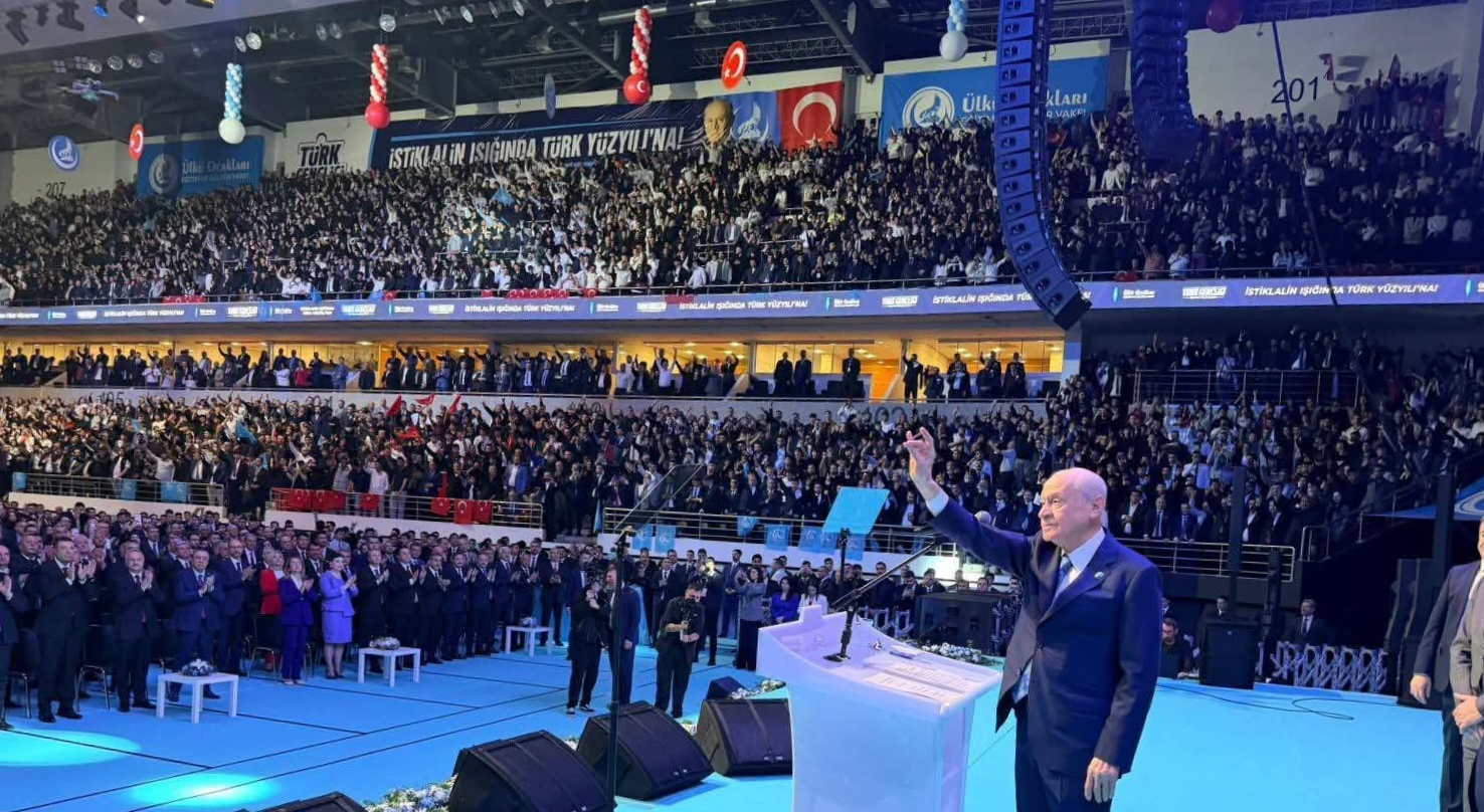 Türk Gençliği Büyük Kurultayı’nda Bahçeli Coşkusu 1 Türk Gençliği Büyük Kurultayı’nda Bahçeli Coşkusu