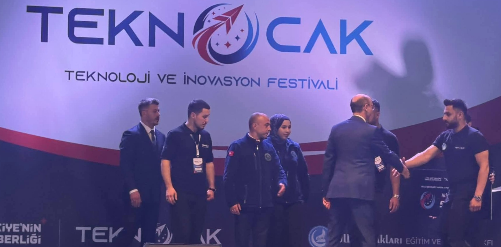 Türk Gençliği Büyük Kurultayı’nda Bahçeli Coşkusu 7 Türk Gençliği Büyük Kurultayı’nda Bahçeli Coşkusu
