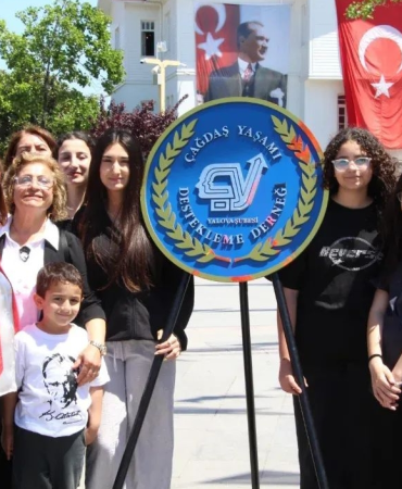 Yalova’da 19 Mayıs Coşkusu: ÇYDD’den Çelenk Töreni