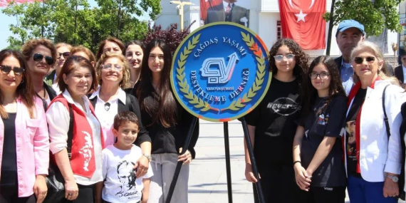 Yalova’da 19 Mayıs Coşkusu: ÇYDD’den Çelenk Töreni