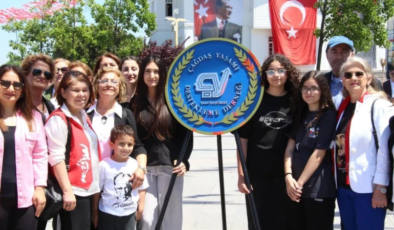 Yalova’da 19 Mayıs Coşkusu: ÇYDD’den Çelenk Töreni