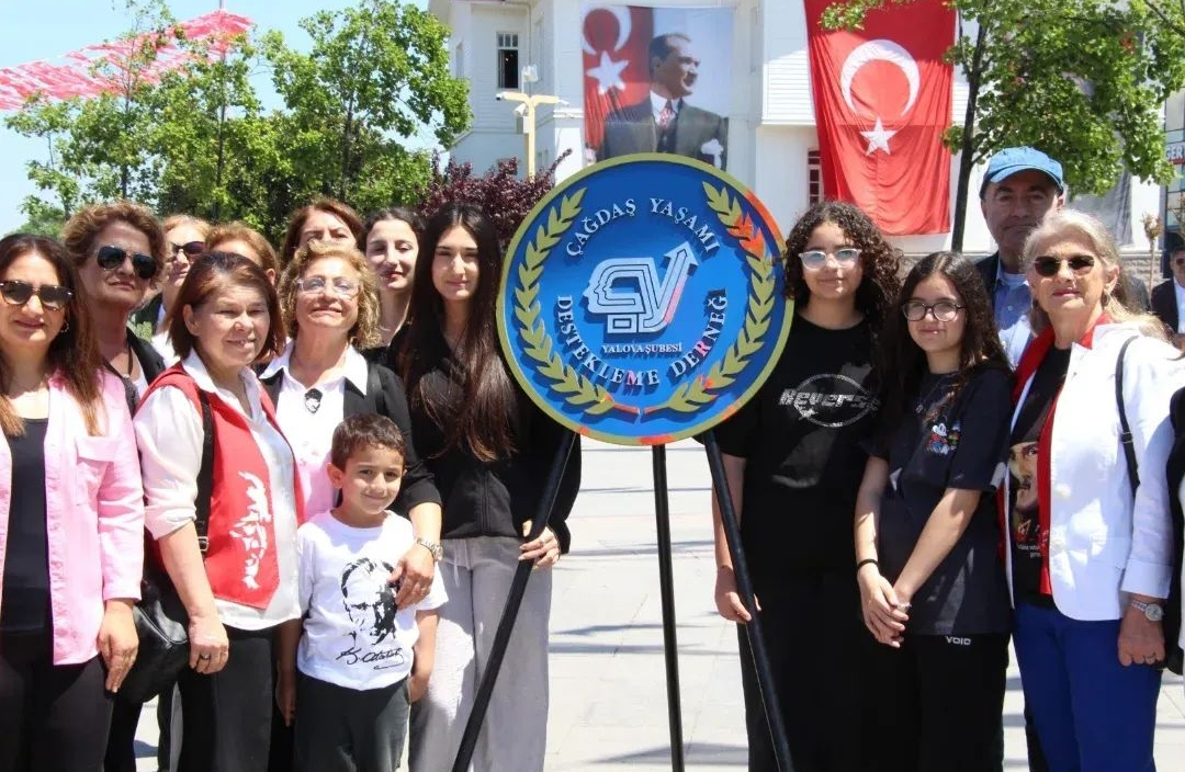 Yalova’da 19 Mayıs Coşkusu: ÇYDD’den Çelenk Töreni