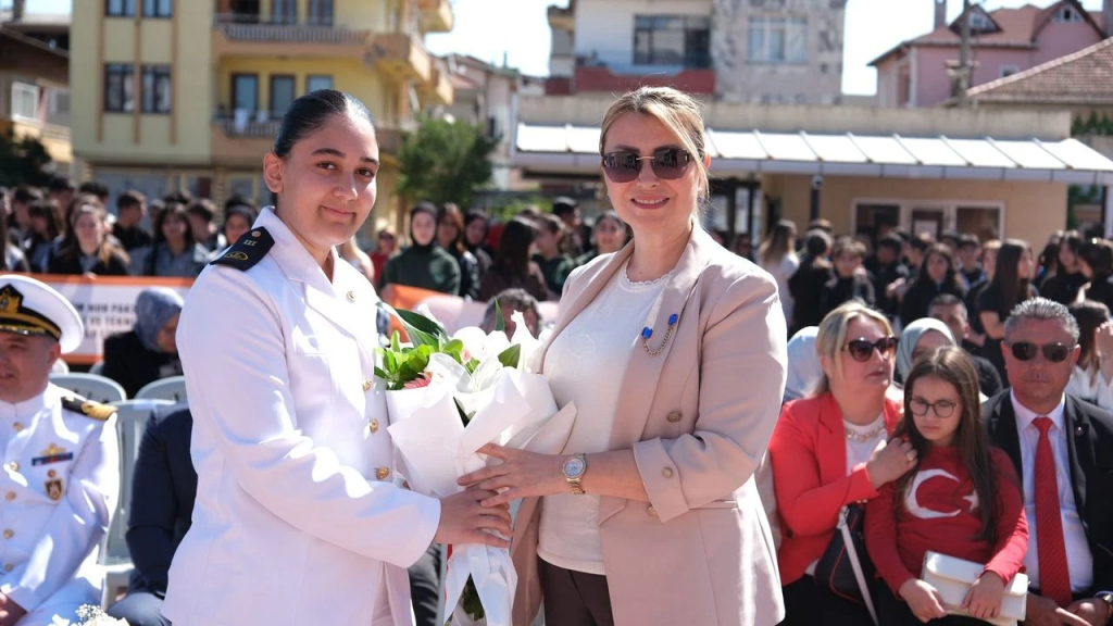 Altınova’da 19 Mayıs Coşkusu: Gençlerin Gösterileri Büyük Alkış Aldı