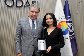 Yılın Genci Ödülü Yalova Üniversitesi’ne Gurur Yaşattı: Nisa Nur Keklik Başarısıyla Takdir Topladı 13 Yılın Genci Ödülü Yalova Üniversitesi’ne Gurur Yaşattı: Nisa Nur Keklik Başarısıyla Takdir Topladı