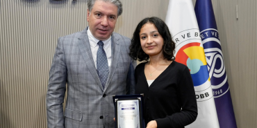 Yılın Genci Ödülü Yalova Üniversitesi’ne Gurur Yaşattı: Nisa Nur Keklik Başarısıyla Takdir Topladı 102 Yılın Genci Ödülü Yalova Üniversitesi’ne Gurur Yaşattı: Nisa Nur Keklik Başarısıyla Takdir Topladı