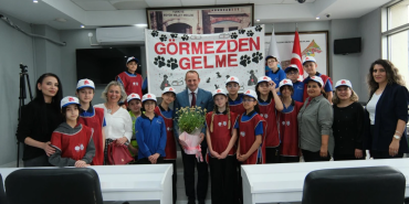 BAŞKAN YELE’DEN ‘GÖRMEZDEN GELME’ PROJESİNE TAM DESTEK 91 BAŞKAN YELE’DEN ‘GÖRMEZDEN GELME’ PROJESİNE TAM DESTEK