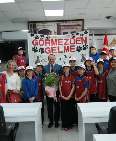 BAŞKAN YELE’DEN ‘GÖRMEZDEN GELME’ PROJESİNE TAM DESTEK 9 BAŞKAN YELE’DEN ‘GÖRMEZDEN GELME’ PROJESİNE TAM DESTEK