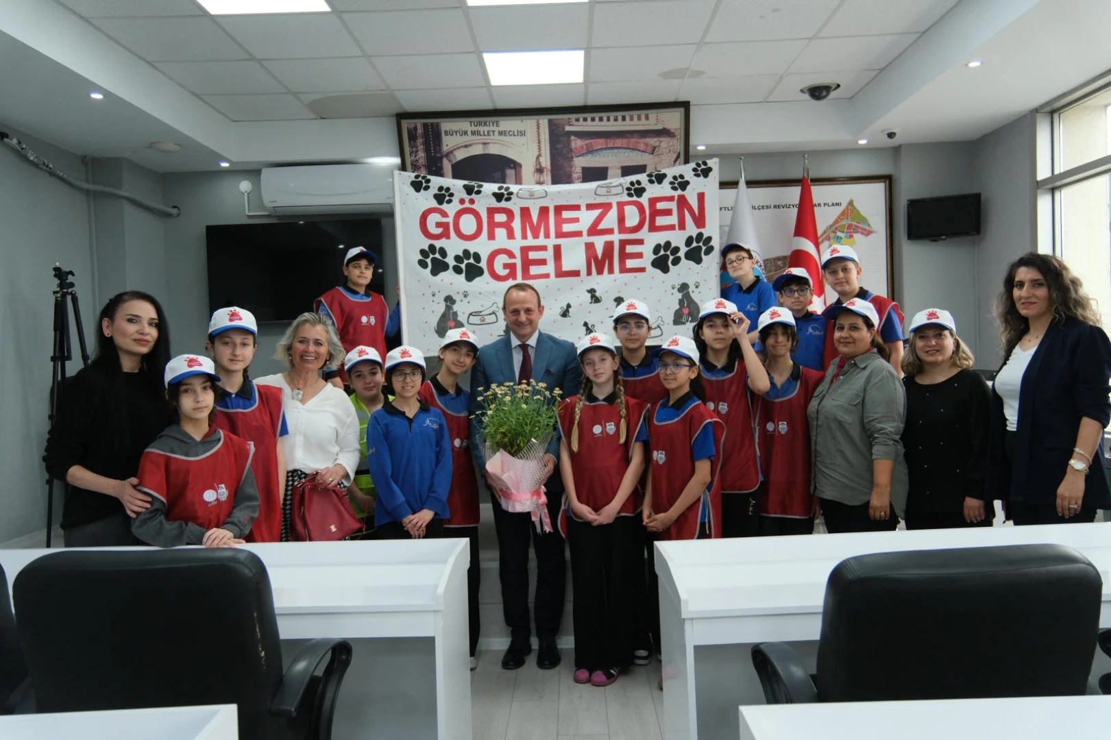 BAŞKAN YELE’DEN ‘GÖRMEZDEN GELME’ PROJESİNE TAM DESTEK 2 BAŞKAN YELE’DEN ‘GÖRMEZDEN GELME’ PROJESİNE TAM DESTEK