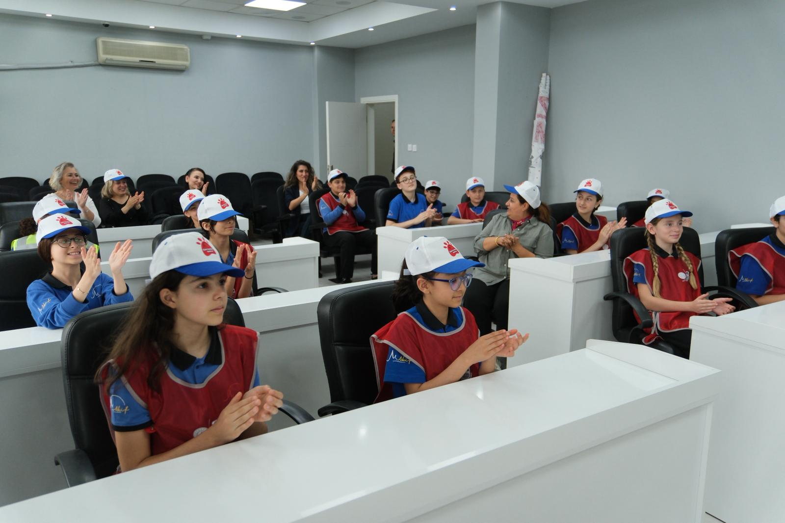 BAŞKAN YELE’DEN ‘GÖRMEZDEN GELME’ PROJESİNE TAM DESTEK 1 BAŞKAN YELE’DEN ‘GÖRMEZDEN GELME’ PROJESİNE TAM DESTEK