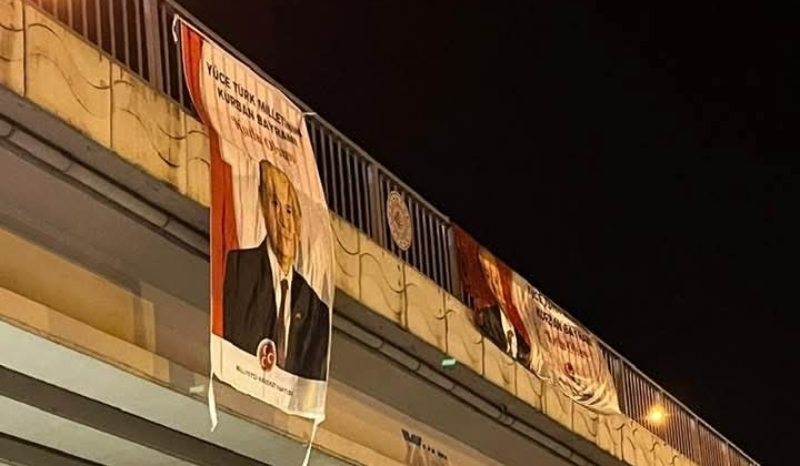 MHP’den Kurban Bayramı Mesajı Yalova’nın Dört Bir Yanında: Devlet Bahçeli’nin Bayram Afişleri Asıldı 1 MHP’den Kurban Bayramı Mesajı Yalova’nın Dört Bir Yanında: Devlet Bahçeli’nin Bayram Afişleri Asıldı