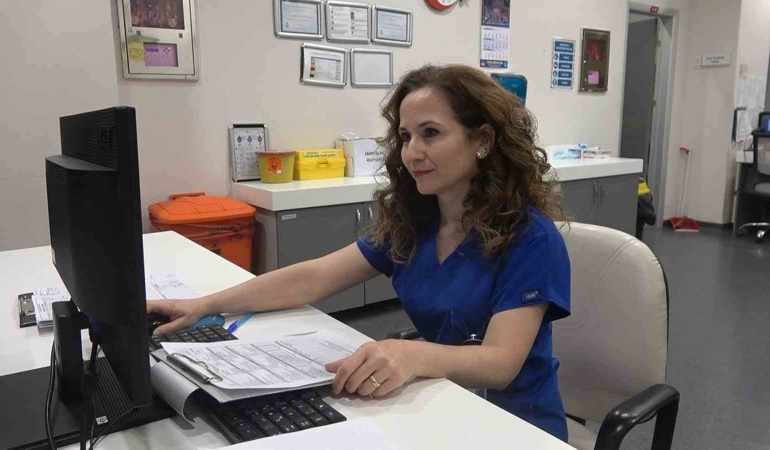 YALOVA’DA 25 YILDIR ŞEFKATİN ADI: HEMŞİRE SIDIKA KARABIYIK HASTALARINA UMUT OLUYOR 1 YALOVA’DA 25 YILDIR ŞEFKATİN ADI: HEMŞİRE SIDIKA KARABIYIK HASTALARINA UMUT OLUYOR