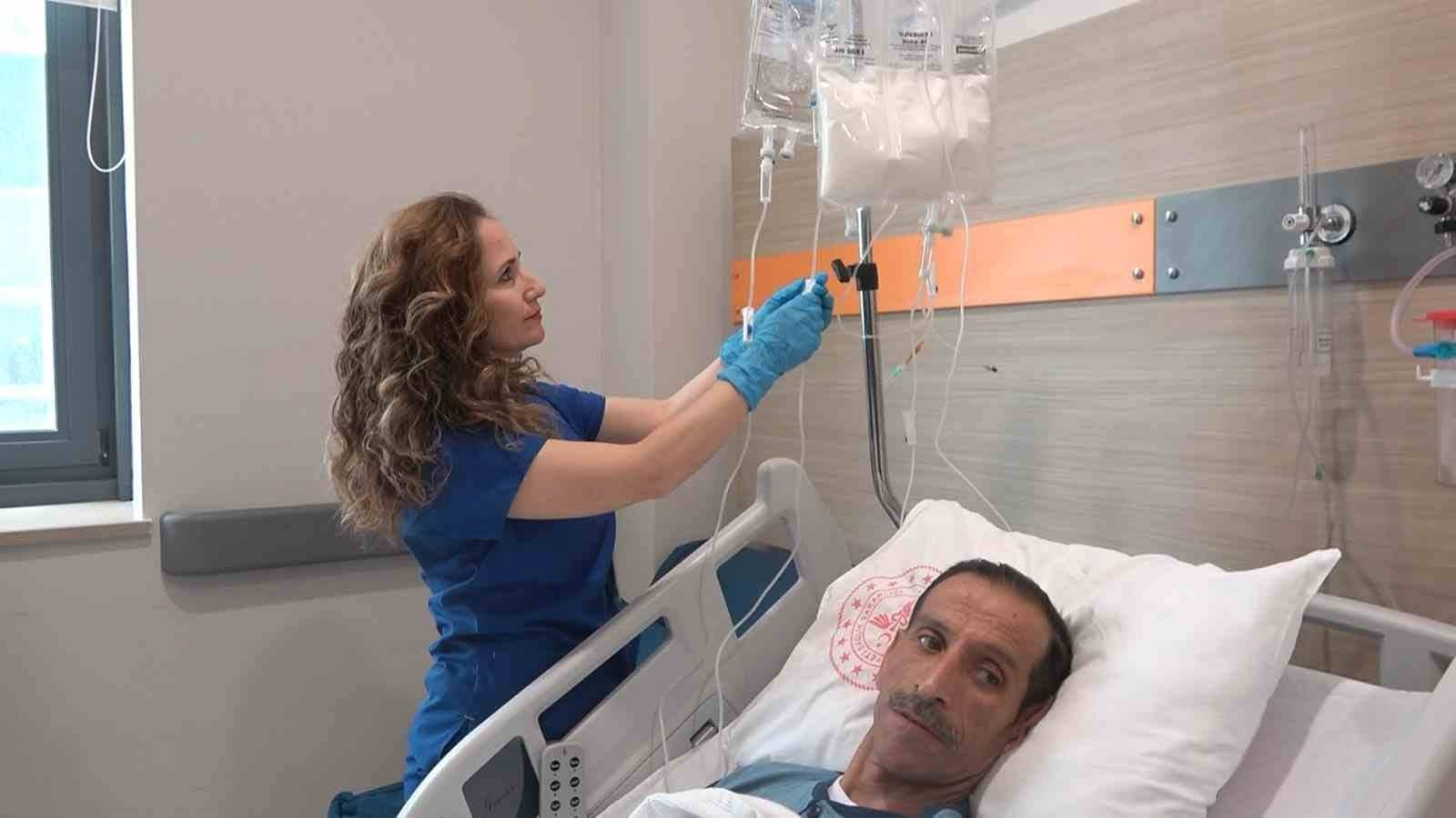 YALOVA’DA 25 YILDIR ŞEFKATİN ADI: HEMŞİRE SIDIKA KARABIYIK HASTALARINA UMUT OLUYOR