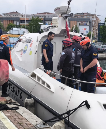 Marmara Denizi’nde Gemide Kaza: Güverteden Düşen Yaralıya Sahil Güvenlik ve UMKE’den Hızlı Müdahale