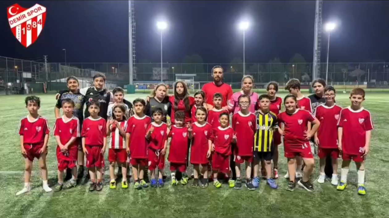 Yalova Demirspor’dan Geleceğe Yatırım: Çocuklar İçin Ücretsiz Spor Eğitimiyle Sağlıklı Nesiller Yetişiyor 1 Yalova Demirspor’dan Geleceğe Yatırım: Çocuklar İçin Ücretsiz Spor Eğitimiyle Sağlıklı Nesiller Yetişiyor