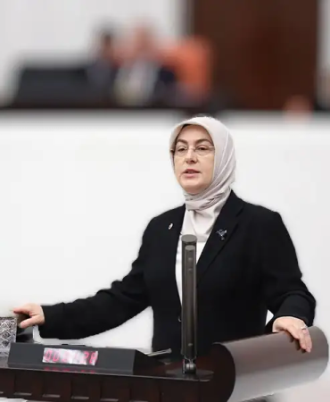 Meliha Akyol’dan TBMM Önündeki Sloganlara Sert Tepki: “Milli İradeye Yönelik Saygısızlık Kabul Edilemez”