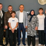 Yalova Valisi Dr. Ahmet Hamdi Usta’dan Şehit Ailelerine Bayram Ziyareti: “Emanetlerine Sahip Çıkmaya Devam Edeceğiz” 23 Yalova Valisi Dr. Ahmet Hamdi Usta’dan Şehit Ailelerine Bayram Ziyareti: “Emanetlerine Sahip Çıkmaya Devam Edeceğiz”