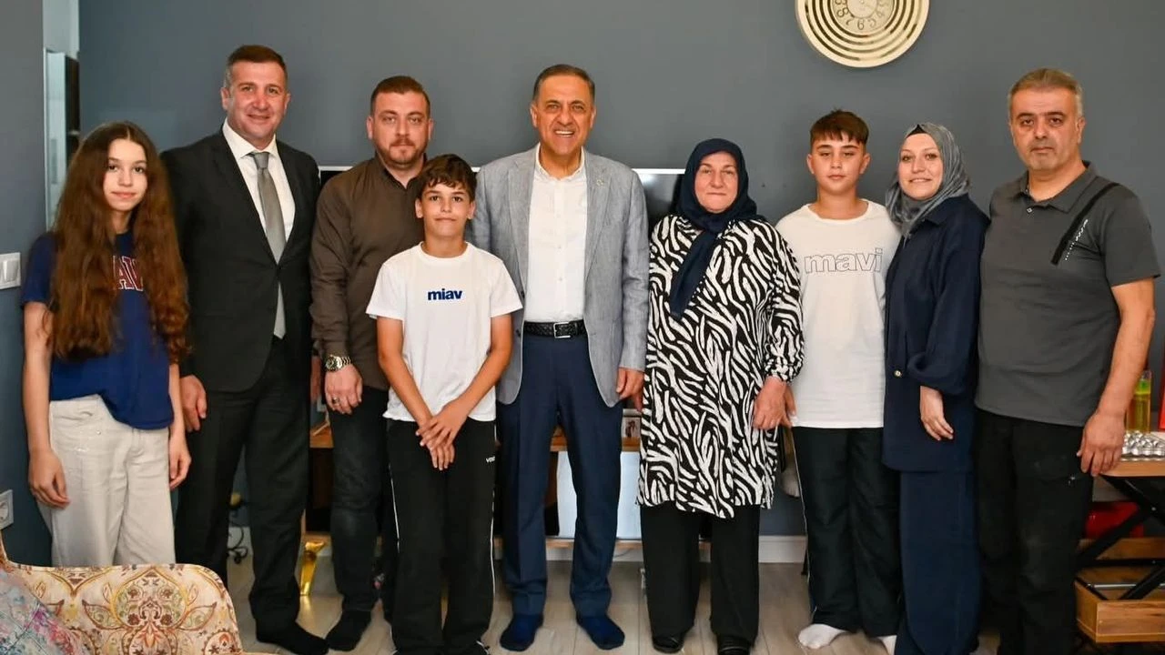Yalova Valisi Dr. Ahmet Hamdi Usta’dan Şehit Ailelerine Bayram Ziyareti: “Emanetlerine Sahip Çıkmaya Devam Edeceğiz” 3 Yalova Valisi Dr. Ahmet Hamdi Usta’dan Şehit Ailelerine Bayram Ziyareti: “Emanetlerine Sahip Çıkmaya Devam Edeceğiz”