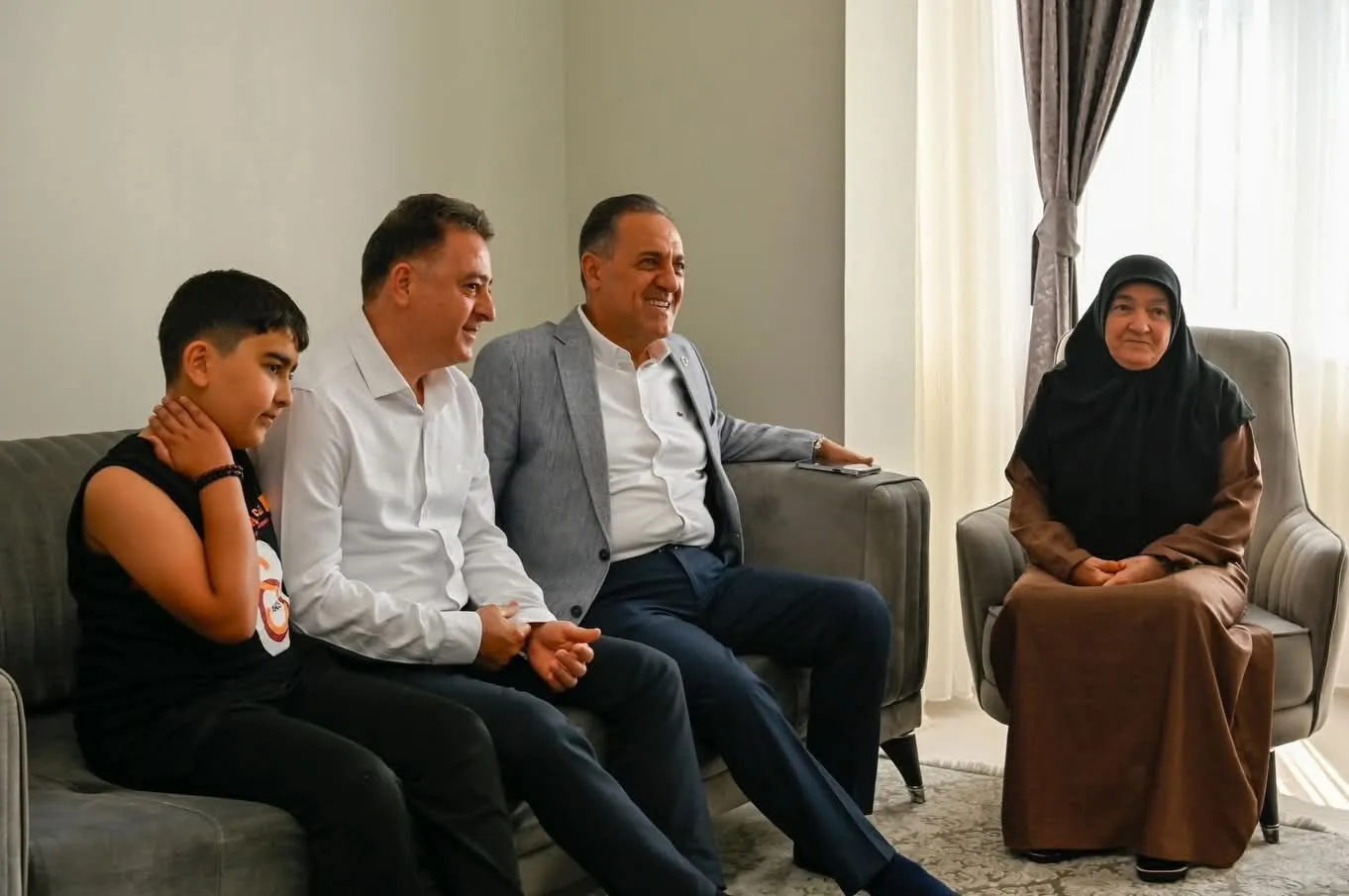 Yalova Valisi Dr. Ahmet Hamdi Usta’dan Şehit Ailelerine Bayram Ziyareti: “Emanetlerine Sahip Çıkmaya Devam Edeceğiz”