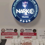 Yalova’da Uyuşturucu Operasyonu: 3 Şüpheli Tutuklandı, Binlerce Hap ve Uyuşturucu Madde Ele Geçirildi 21 Yalova’da Uyuşturucu Operasyonu: 3 Şüpheli Tutuklandı, Binlerce Hap ve Uyuşturucu Madde Ele Geçirildi