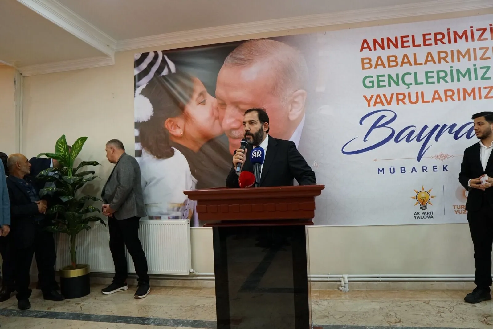 AK Parti Yalova Bayramlaşmasında Gündem Siyaset Oldu: Ahmet Büyükgümüş’ten CHP’ye Sert Eleştiriler 7 AK Parti Yalova Bayramlaşmasında Gündem Siyaset Oldu: Ahmet Büyükgümüş’ten CHP’ye Sert Eleştiriler