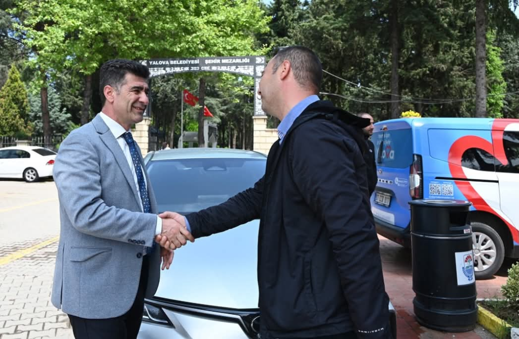 Yalova Belediye Başkan Yardımcısı Mesut Tutuğ’dan Bayram Mesaisindeki Personele Ziyaret