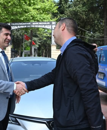 Yalova Belediye Başkan Yardımcısı Mesut Tutuğ’dan Bayram Mesaisindeki Personele Ziyaret 9 Yalova Belediye Başkan Yardımcısı Mesut Tutuğ’dan Bayram Mesaisindeki Personele Ziyaret