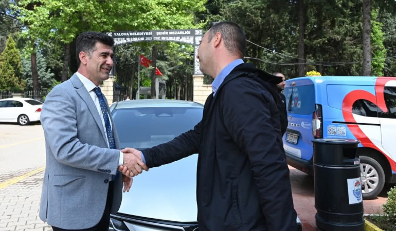 Yalova Belediye Başkan Yardımcısı Mesut Tutuğ’dan Bayram Mesaisindeki Personele Ziyaret 6 Yalova Belediye Başkan Yardımcısı Mesut Tutuğ’dan Bayram Mesaisindeki Personele Ziyaret