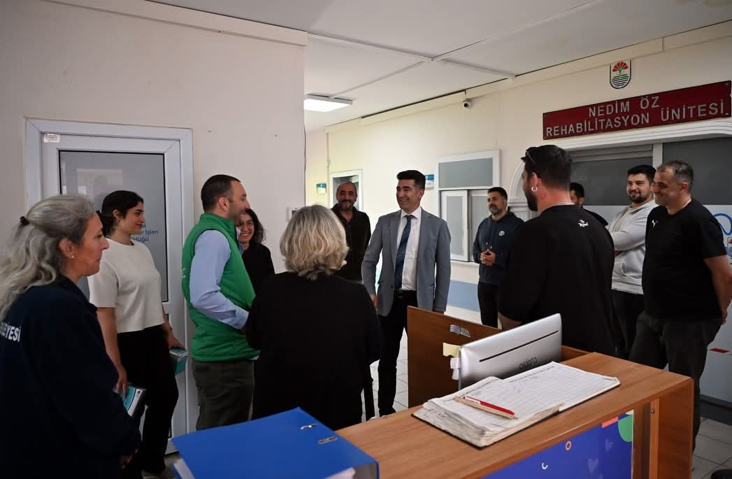 Yalova Belediye Başkan Yardımcısı Mesut Tutuğ’dan Bayram Mesaisindeki Personele Ziyaret 5 Yalova Belediye Başkan Yardımcısı Mesut Tutuğ’dan Bayram Mesaisindeki Personele Ziyaret