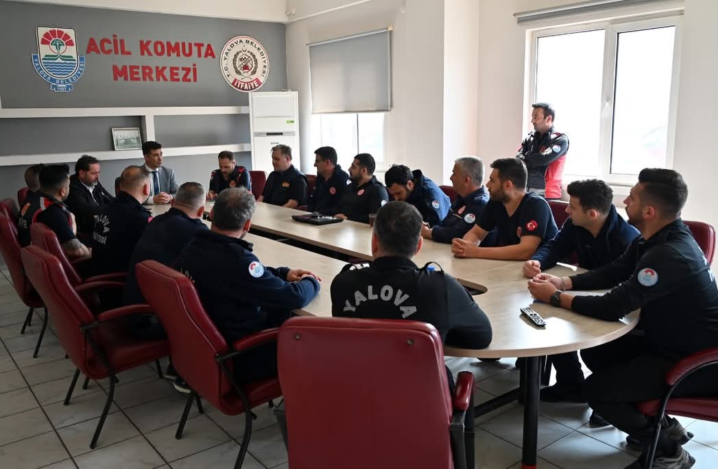 Yalova Belediye Başkan Yardımcısı Mesut Tutuğ’dan Bayram Mesaisindeki Personele Ziyaret 6 Yalova Belediye Başkan Yardımcısı Mesut Tutuğ’dan Bayram Mesaisindeki Personele Ziyaret