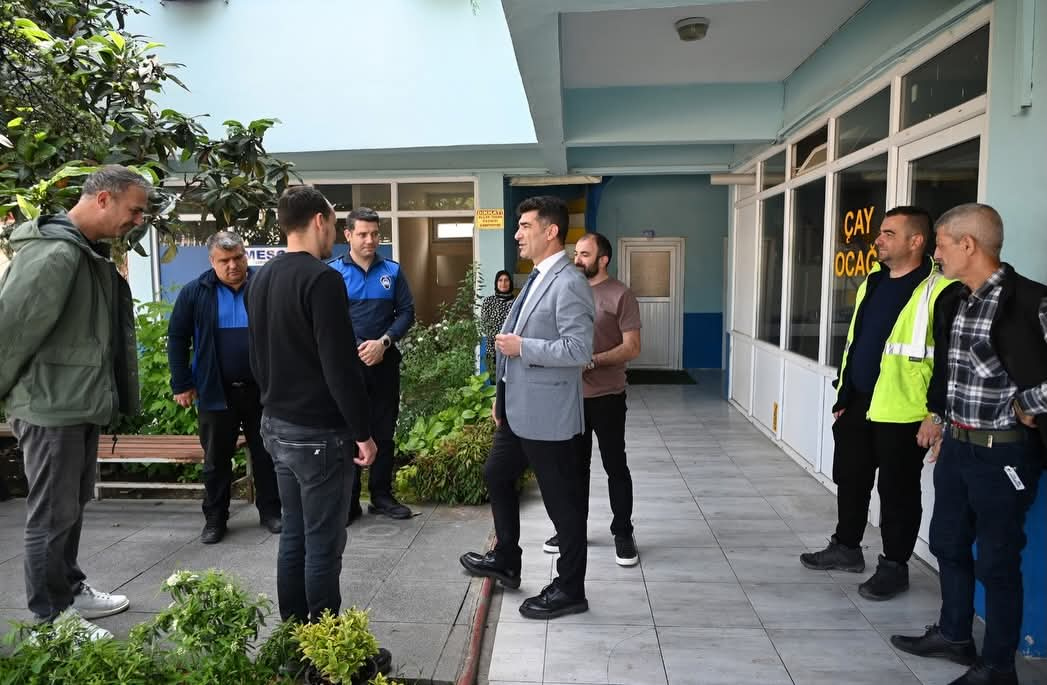 Yalova Belediye Başkan Yardımcısı Mesut Tutuğ’dan Bayram Mesaisindeki Personele Ziyaret 7 Yalova Belediye Başkan Yardımcısı Mesut Tutuğ’dan Bayram Mesaisindeki Personele Ziyaret