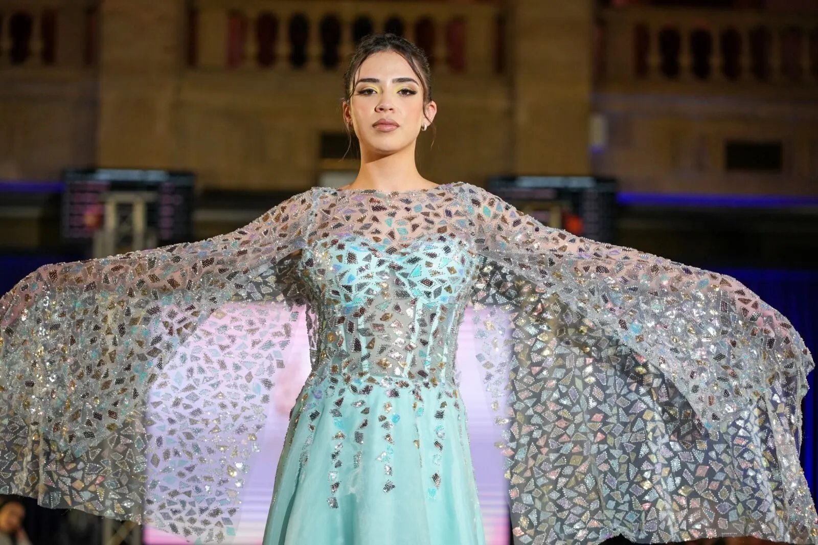 Büşra Canay, Ruse Moda Haftası’nda Abiye Koleksiyonuyla Büyüledi
