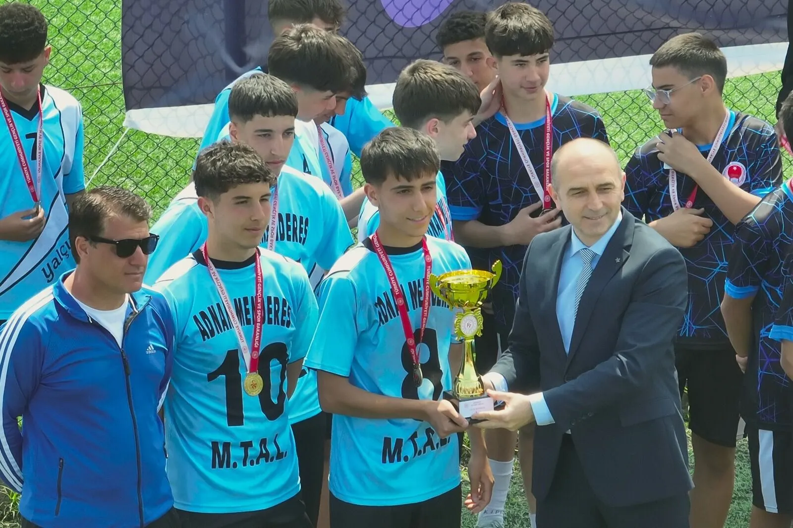 Lise Öğrencileri Sahada Buluştu: “Gençler Sporda, Gelecek Emniyette” Turnuvası Büyük İlgi Gördü