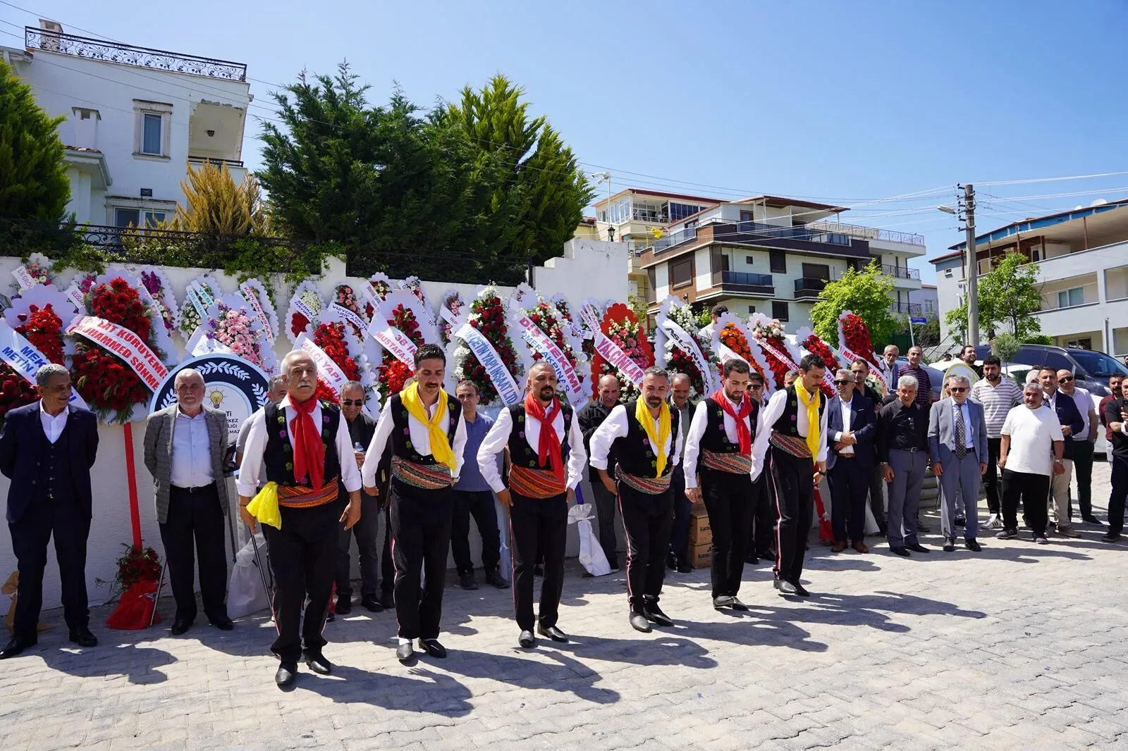 Yalova Hınıslılar Derneği Yeni Hizmet Binasını Yoğun Katılımla Açtı