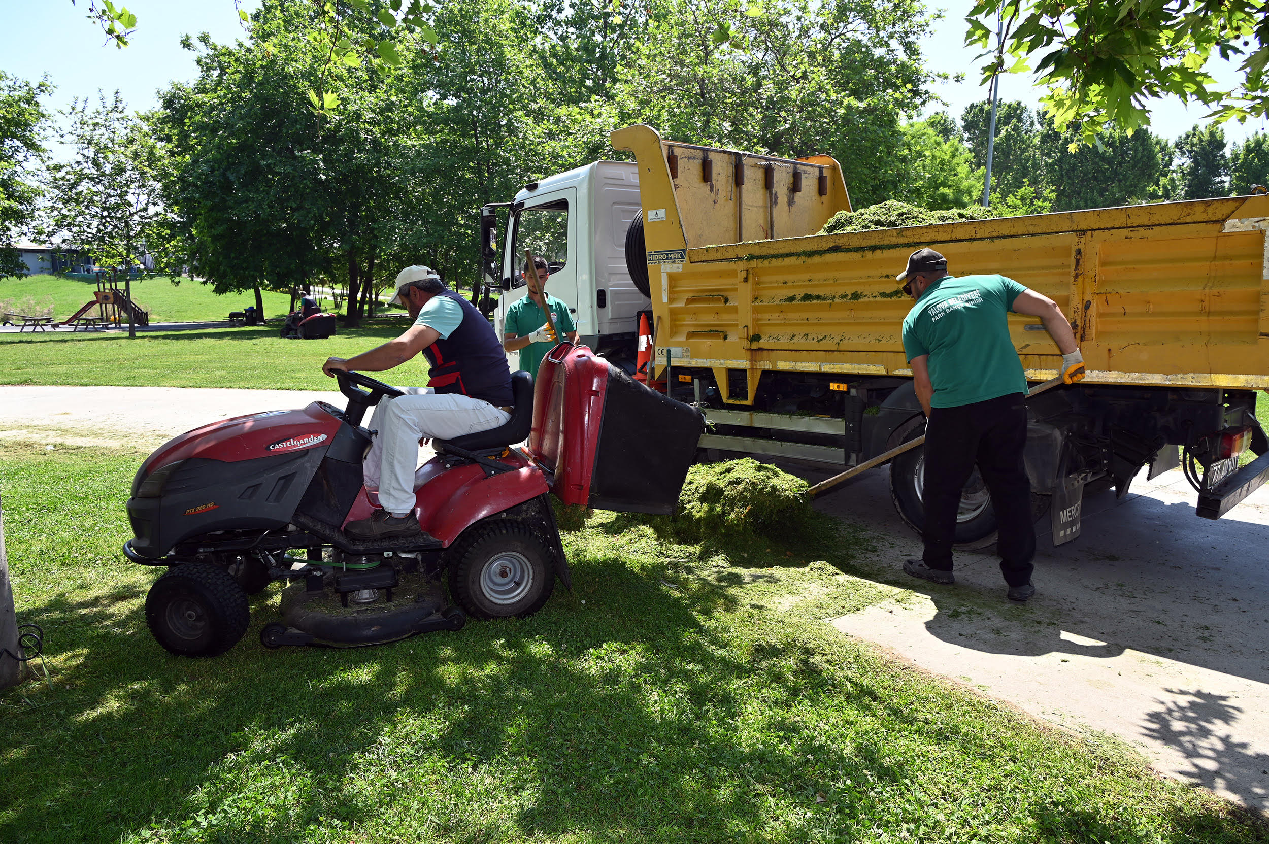 Bayram Öncesi Yeşil Alanlarda Yoğun Mesai: Yalova Belediyesi Park ve Bahçeler Ekipleri Sahada 5 Bayram Öncesi Yeşil Alanlarda Yoğun Mesai: Yalova Belediyesi Park ve Bahçeler Ekipleri Sahada