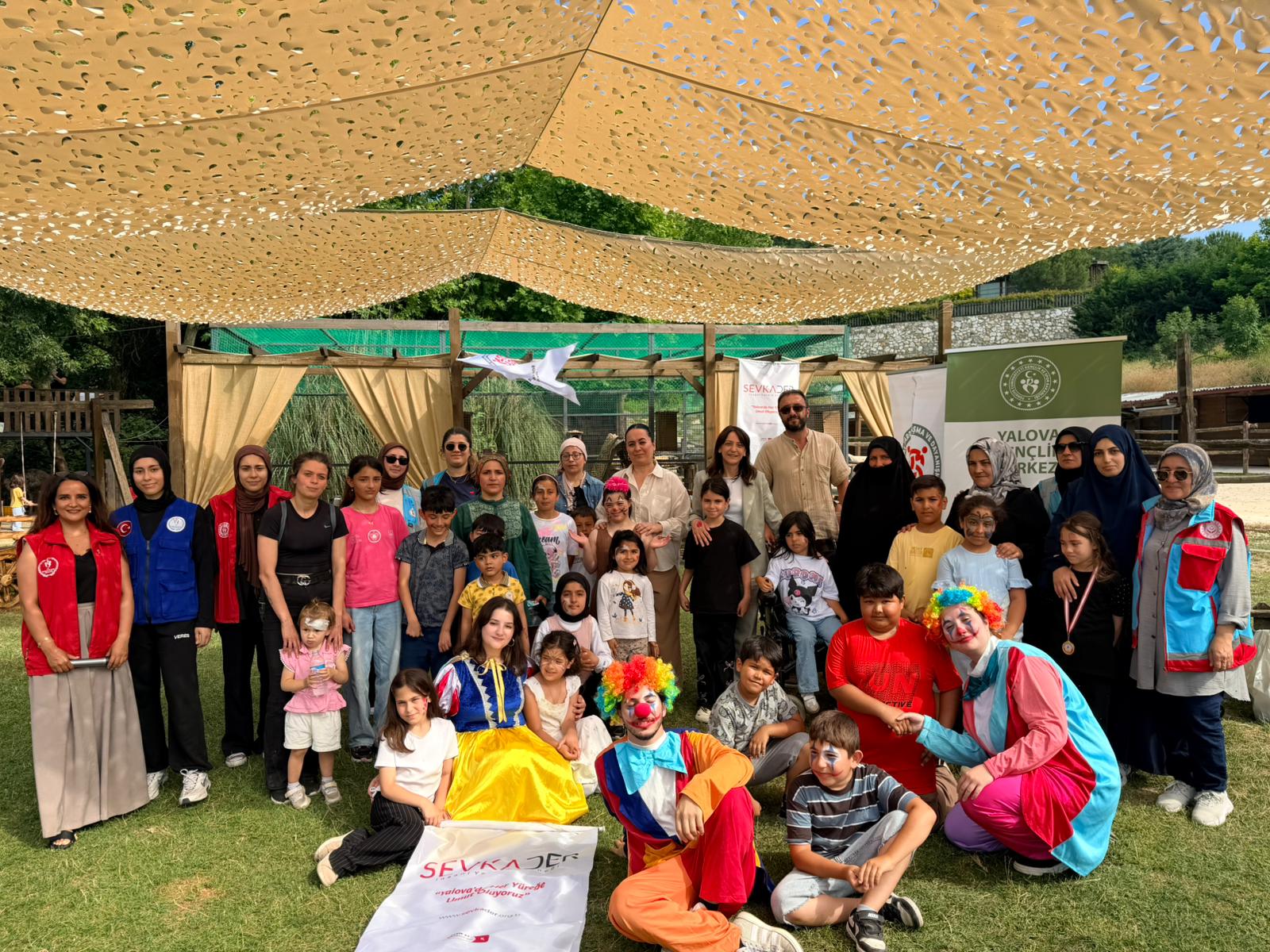 Yalova’da Anlamlı Sosyal Sorumluluk Etkinliği: 35 Çocuk ve Aileleri Animal Park & Garden’da Unutulmaz Bir Gün Yaşadı 2 Yalova’da Anlamlı Sosyal Sorumluluk Etkinliği: 35 Çocuk ve Aileleri Animal Park & Garden’da Unutulmaz Bir Gün Yaşadı